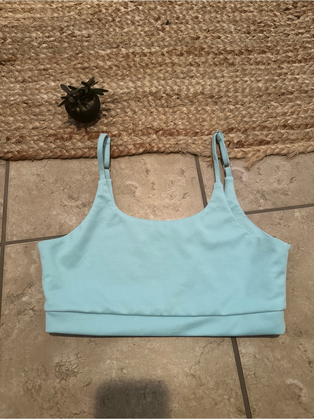 SCOOP NECK CROP TANK